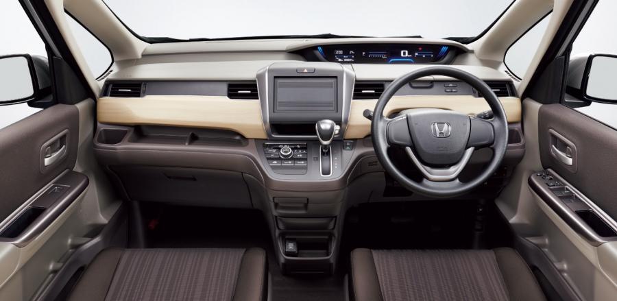Торпедо Honda Freed 2016 года  (фото 2 из 5)